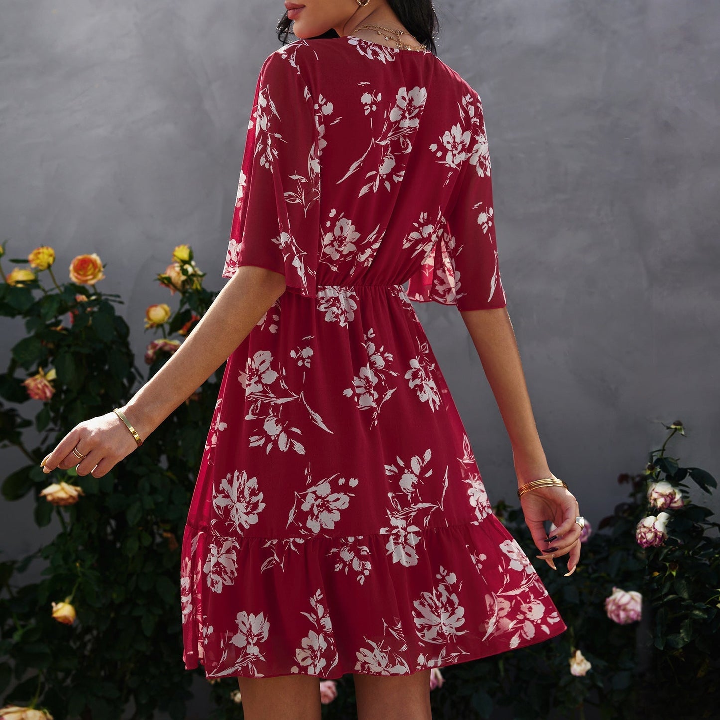 Robe en mousseline fleurie à volants et col en V ORIS WEAR