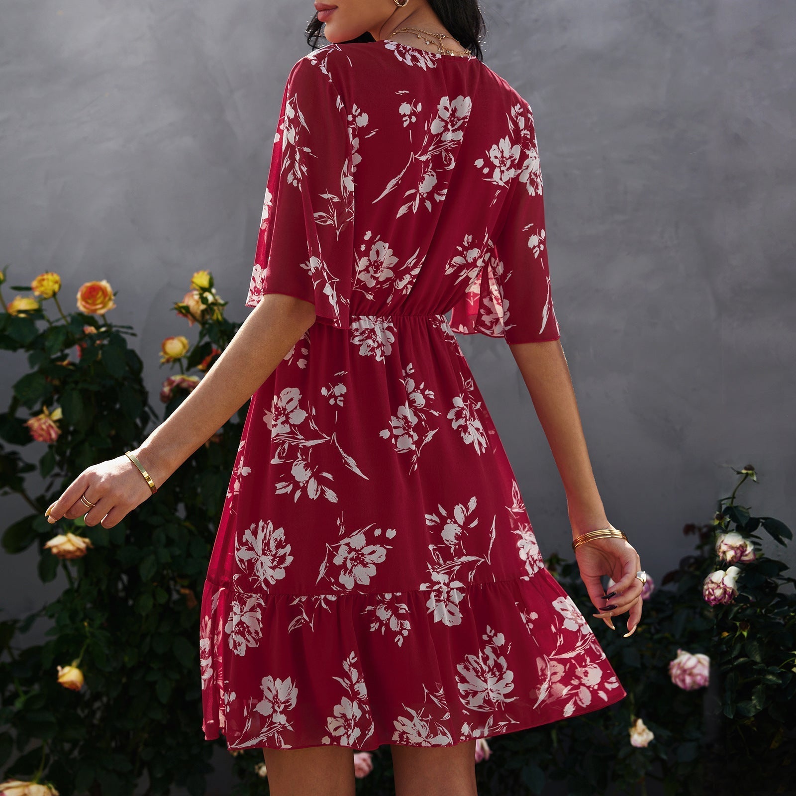 Robe en mousseline fleurie à volants et col en V ORIS WEAR