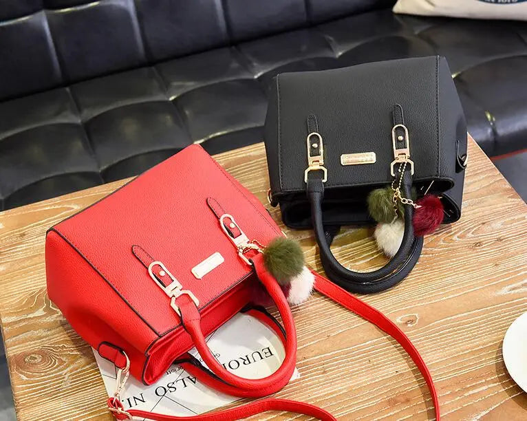 Sac à main structuré – Détails charms et chic citadin ORIS WEAR