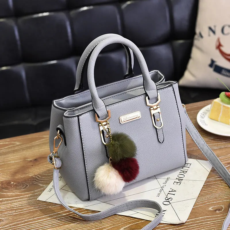Sac à main structuré – Détails charms et chic citadin ORIS WEAR