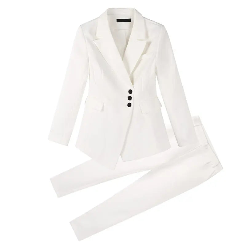 Saphira – Élégance pure en costume blanc ORIS WEAR
