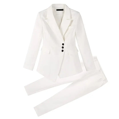 Saphira – Élégance pure en costume blanc ORIS WEAR