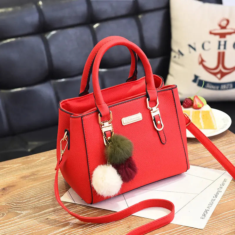 Sac à main structuré – Détails charms et chic citadin ORIS WEAR