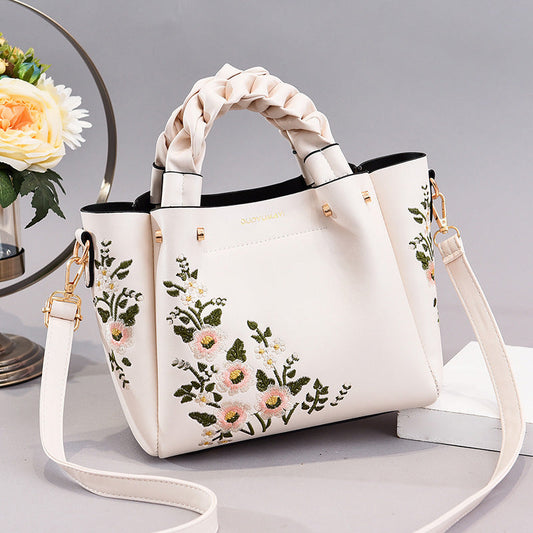 Mode femme élégante white — ORIS WEAR