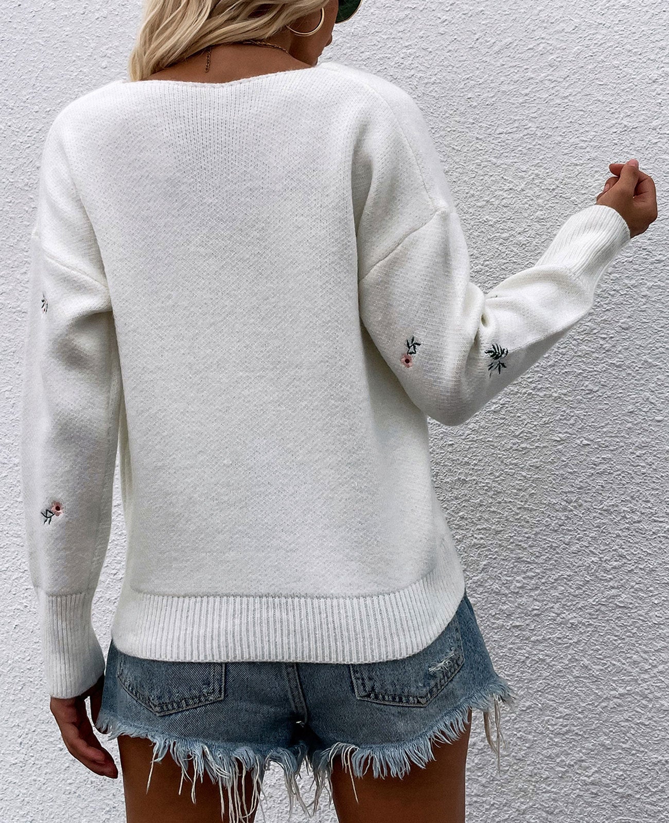 Pull col V magnifiquement brodé ORIS WEAR
