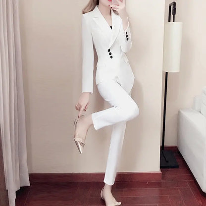 Saphira – Élégance pure en costume blanc ORIS WEAR