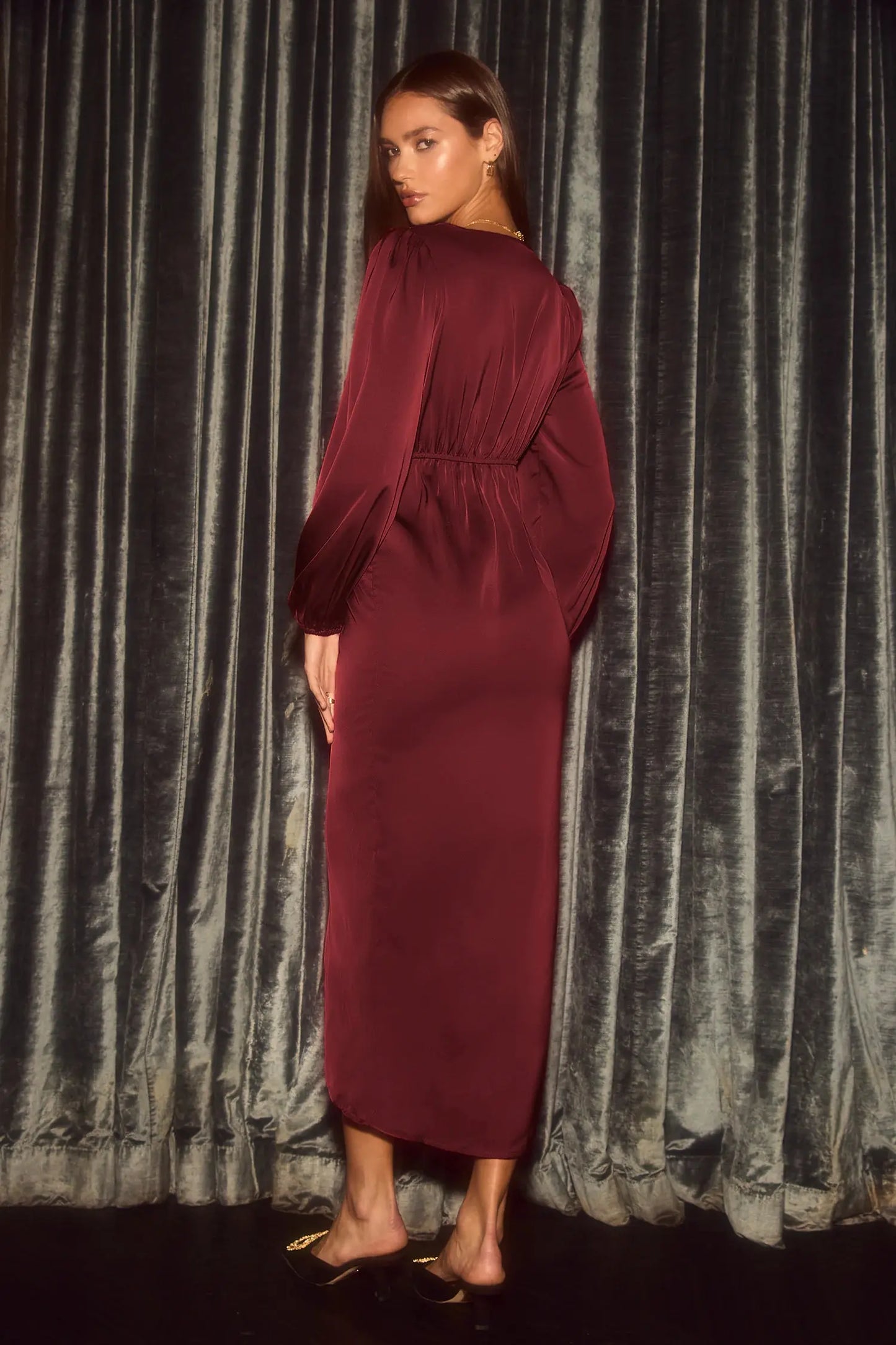 Robe Élégance Pure – La Sophistication Réinventée ORIS WEAR