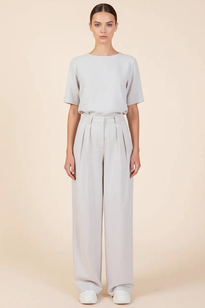 Pantalon taille haute avec détails à plis. ORIS WEAR