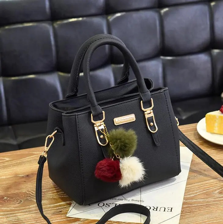 Sac à main structuré – Détails charms et chic citadin ORIS WEAR
