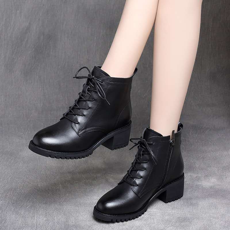 Bottes courtes à talons épais en cuir souple et velours ORIS WEAR