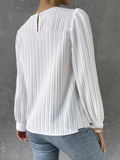 Elenya – Élégance aérienne pour le printemps ORIS WEAR