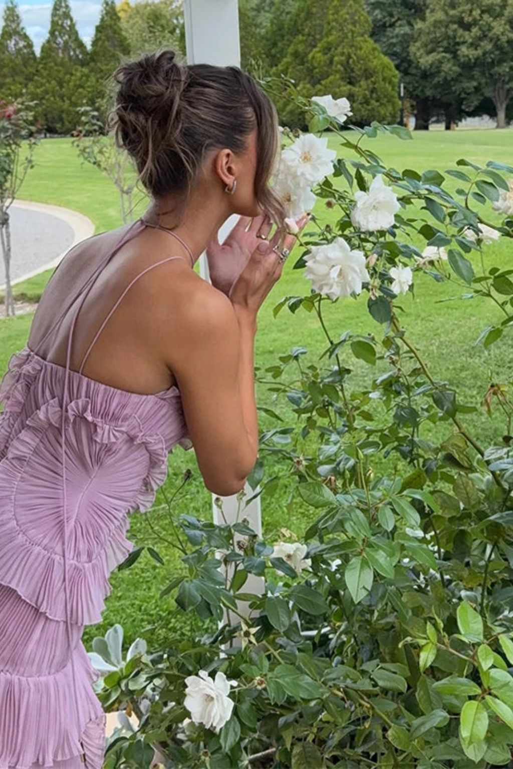 Imogen | Robe Maxi d'Été sans Manches à Col Halter et Volants pour Femmes Invitées à un Mariage Celeste London