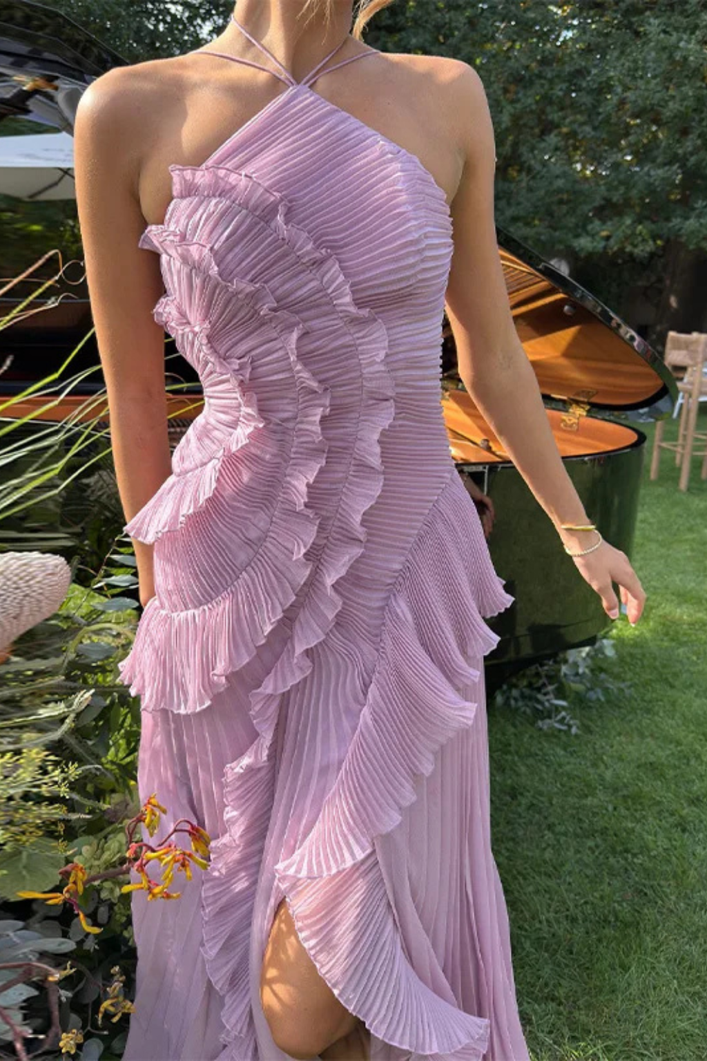Imogen | Robe Maxi d'Été sans Manches à Col Halter et Volants pour Femmes Invitées à un Mariage Celeste London