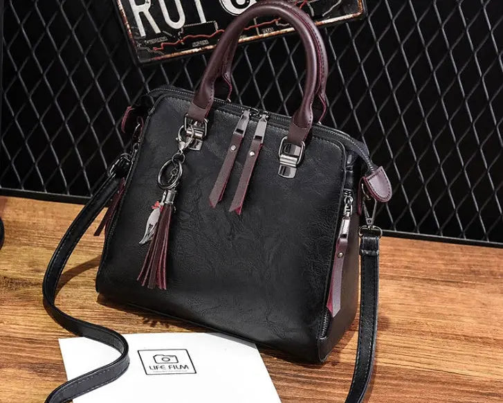 Sac à main structuré – Charms fantaisie et élégance urbaine ORIS WEAR