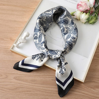 Mode femme élégante bordure noire — ORIS WEAR