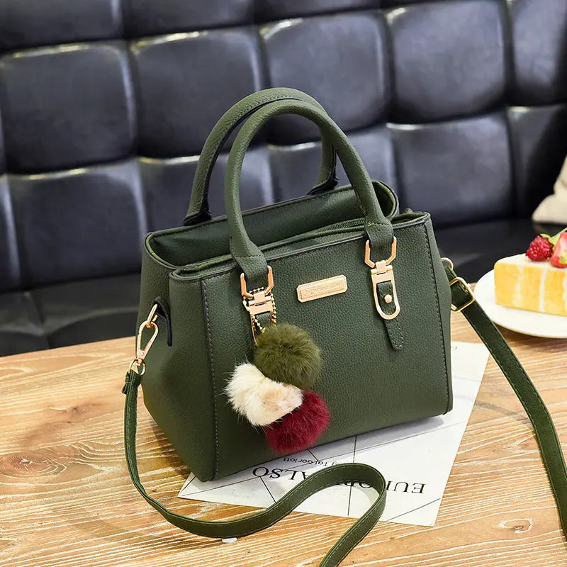 Sac à main structuré – Détails charms et chic citadin ORIS WEAR