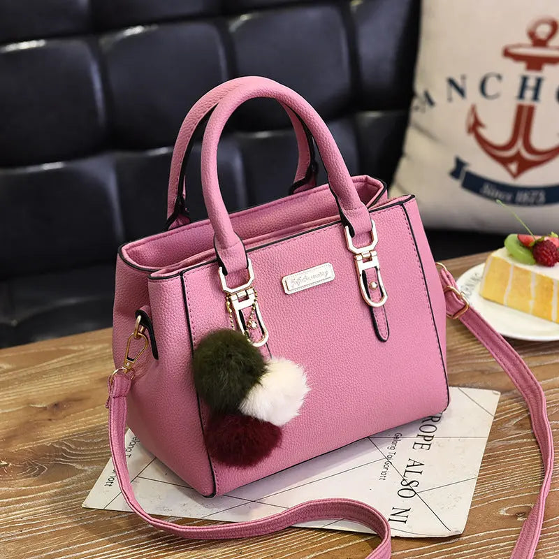 Sac à main structuré – Détails charms et chic citadin ORIS WEAR
