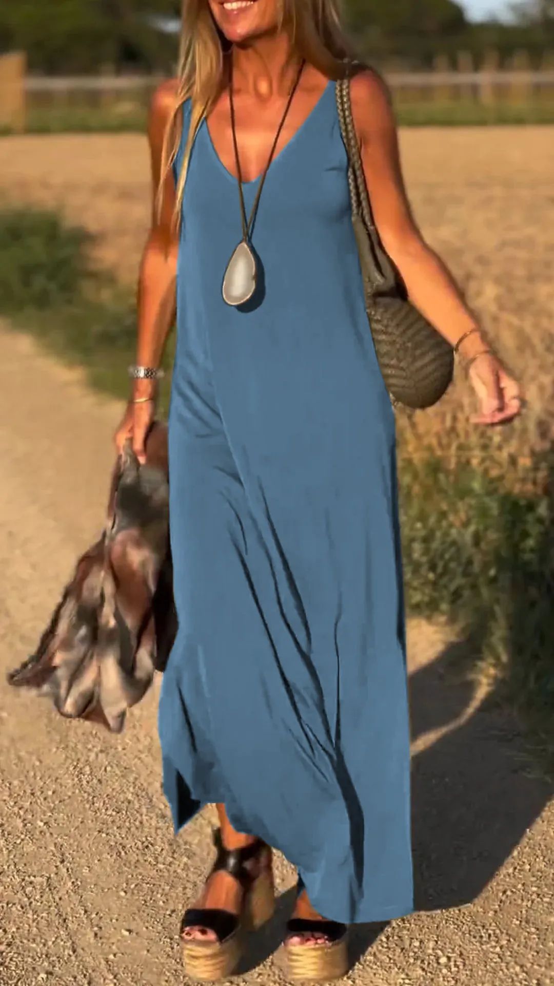 Robe à Bretelles Décolletée – L'Élégance au Quotidien ORIS WEAR