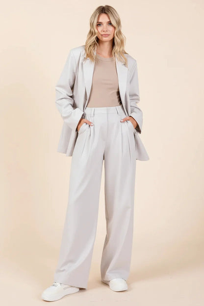 Mode femme élégante gris clair — ORIS WEAR