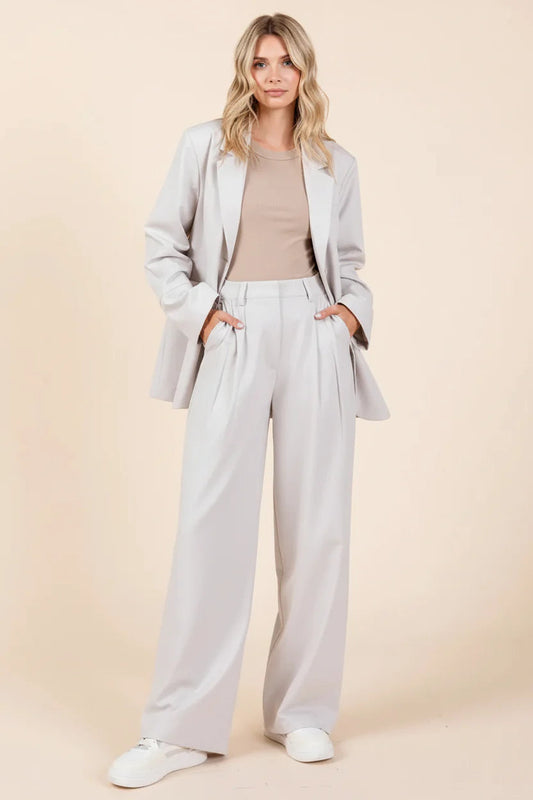 Mode femme élégante gris clair — ORIS WEAR