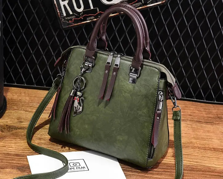 Sac à main structuré – Charms fantaisie et élégance urbaine ORIS WEAR