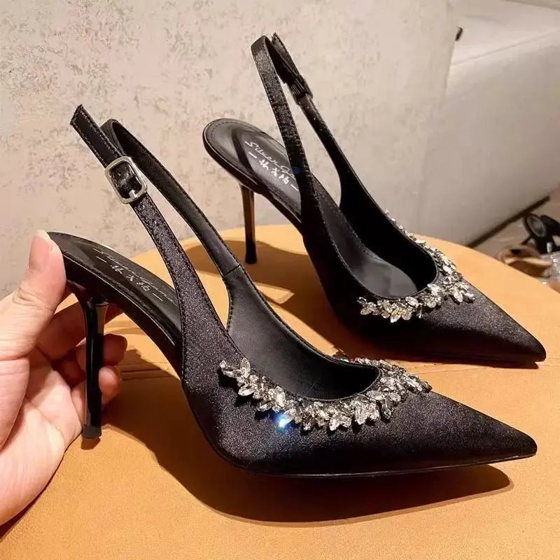 Escarpins slingback satinés – Strass scintillants et talon fin ORIS WEAR