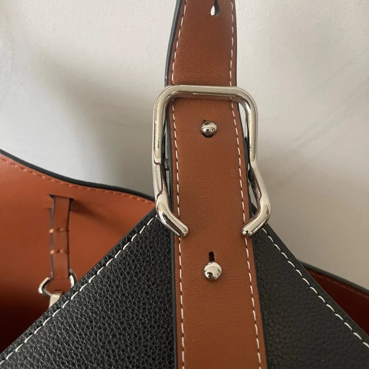 Sac d'épaule une solution polyvalente et élégante ORIS WEAR