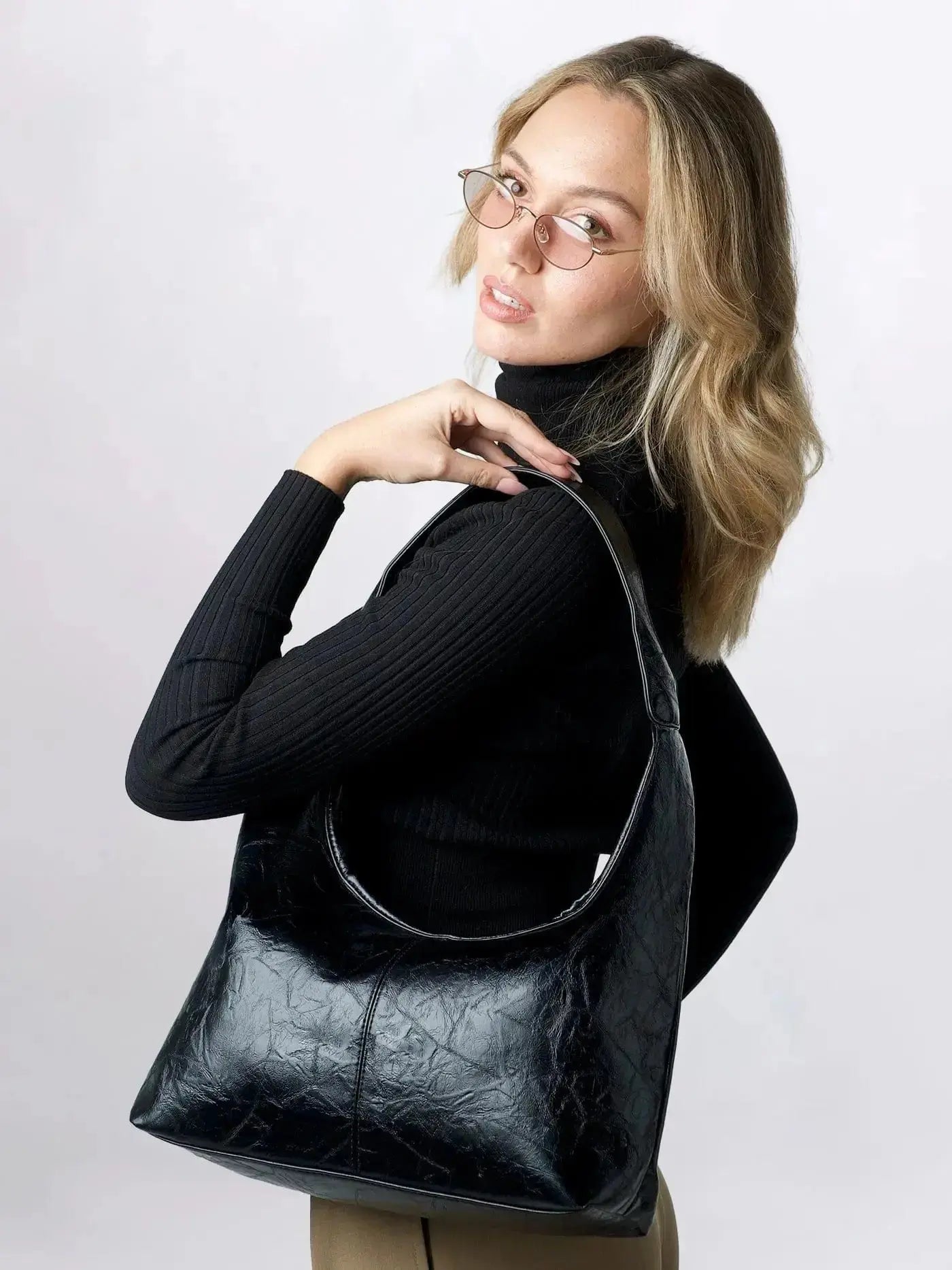 Scarlett Distressed Leather Tote Noirvere