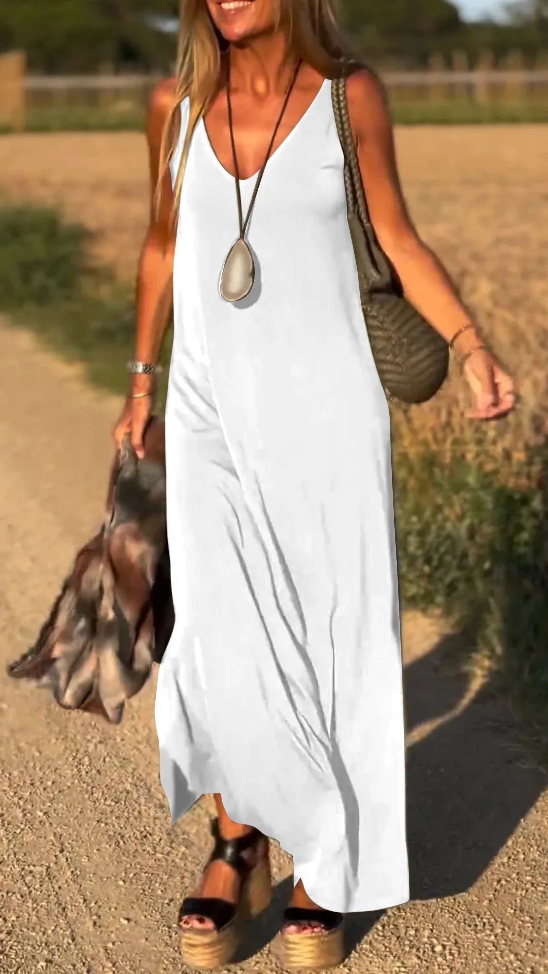 Robe à Bretelles Décolletée – L'Élégance au Quotidien ORIS WEAR