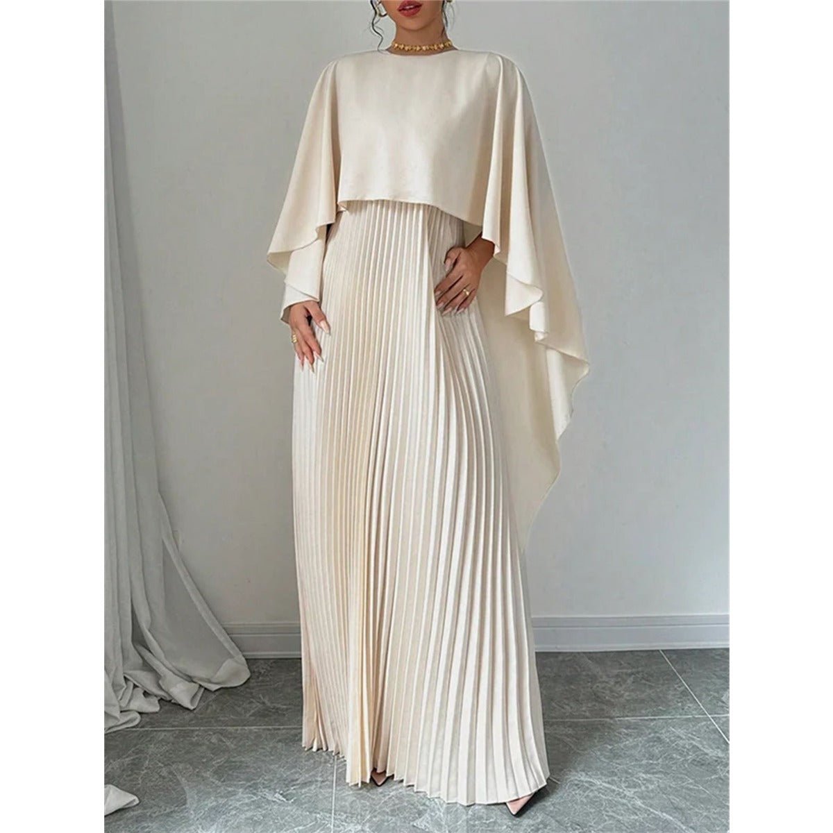 Veda – Robe longue plissée en mousseline à col montant Modesia