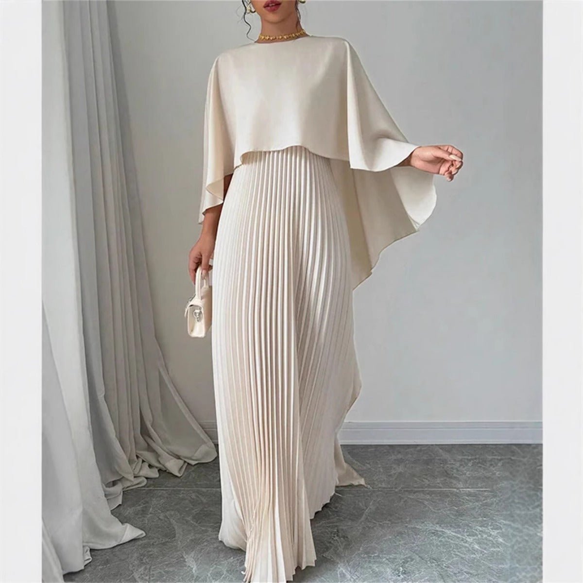 Veda – Robe longue plissée en mousseline à col montant Modesia