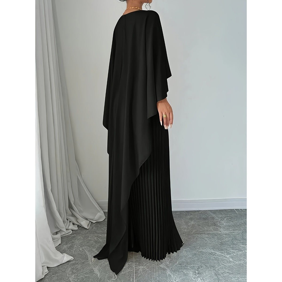 Veda – Robe longue plissée en mousseline à col montant Modesia