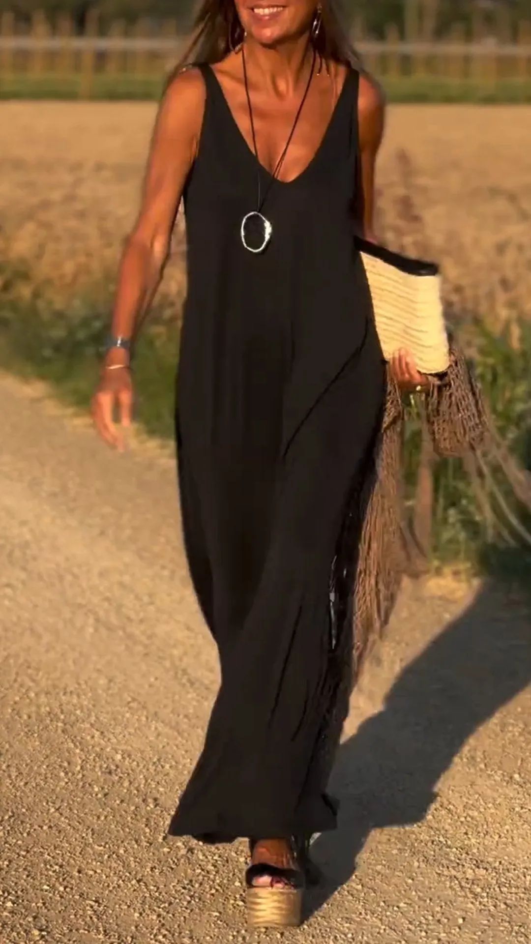 Robe à Bretelles Décolletée – L'Élégance au Quotidien ORIS WEAR