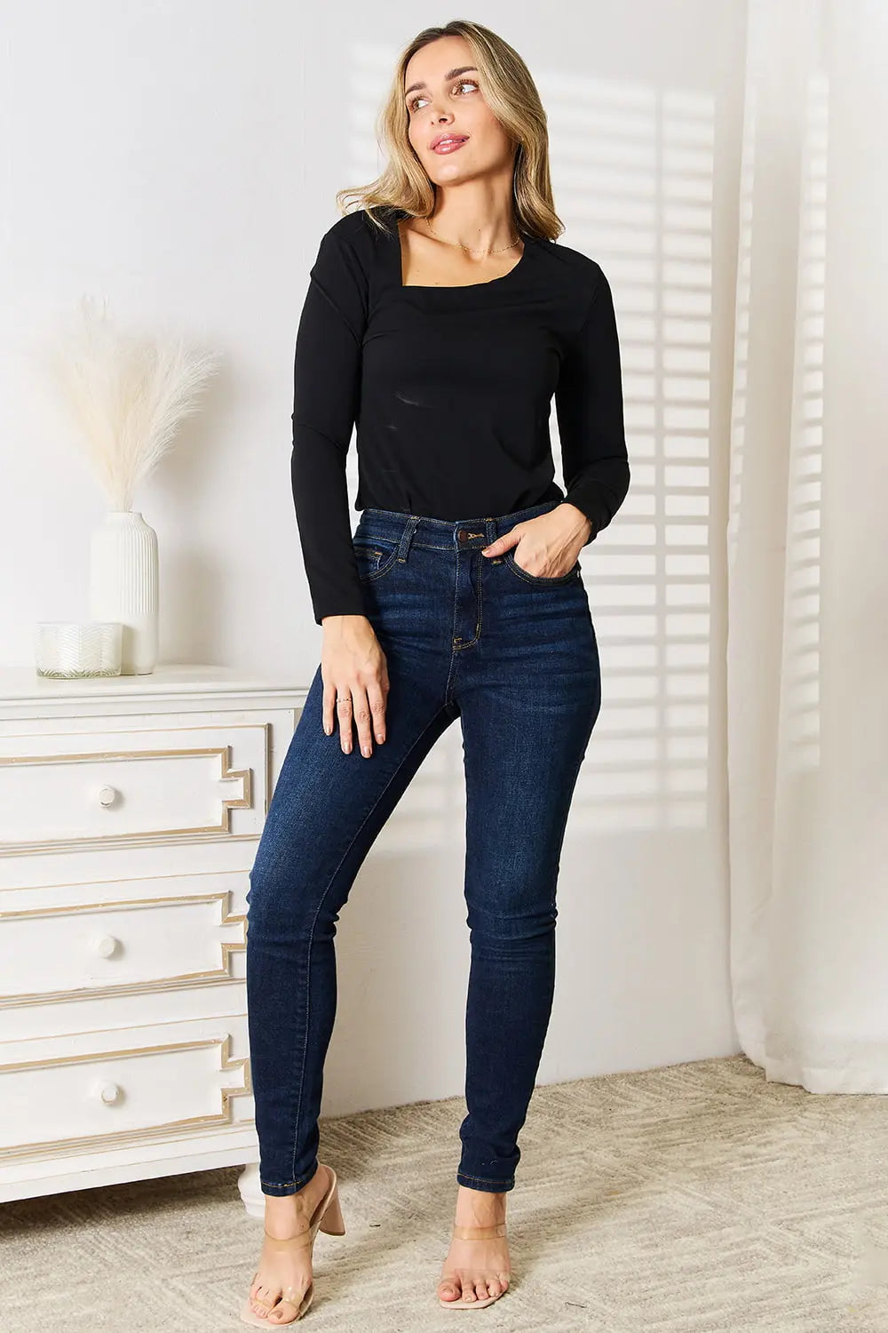 Mode femme élégante noir — ORIS WEAR