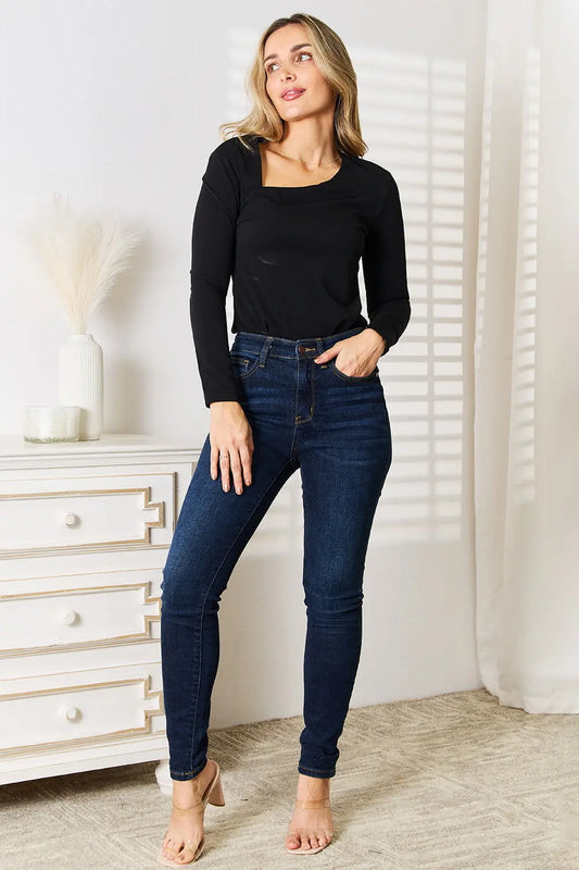 Mode femme élégante noir — ORIS WEAR