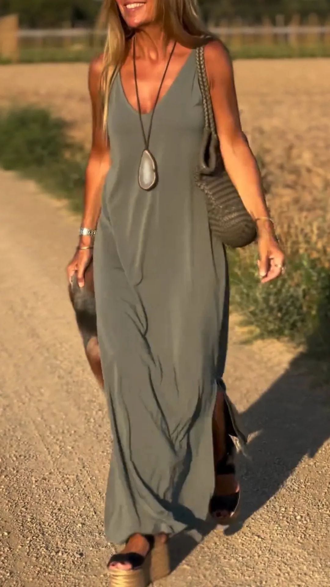 Robe à Bretelles Décolletée – L'Élégance au Quotidien ORIS WEAR