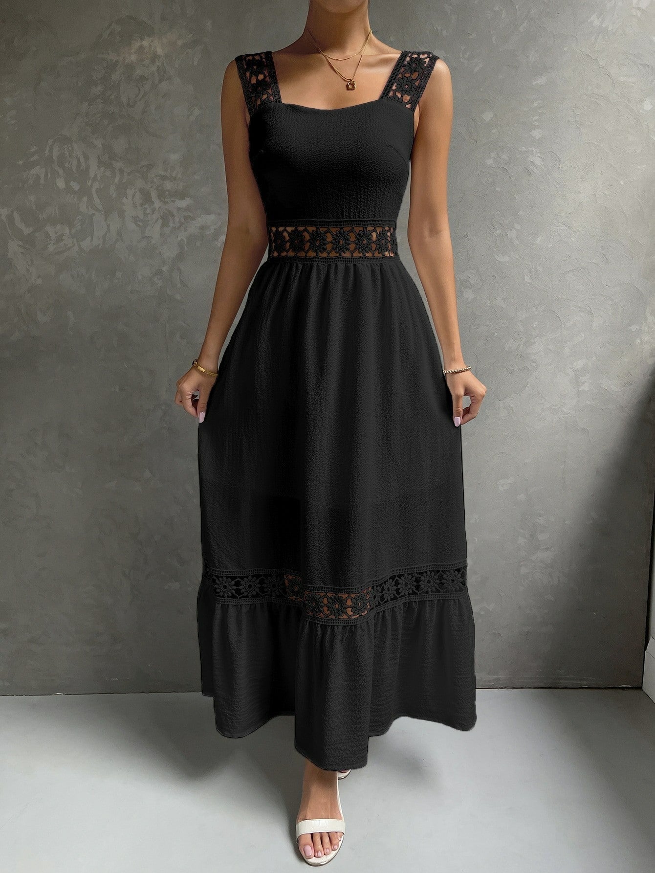 Robe Élégante en Dentelle Ajoutée – Col Sling ORIS WEAR