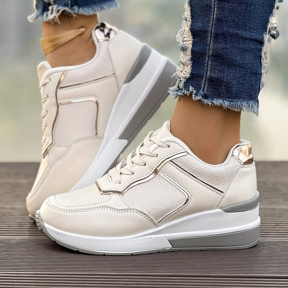 Mode femme élégante beige — ORIS WEAR
