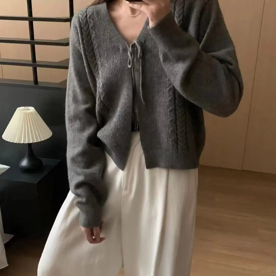 Cardigan en maille V – Doux basique décliné en plusieurs teintes ORIS WEAR