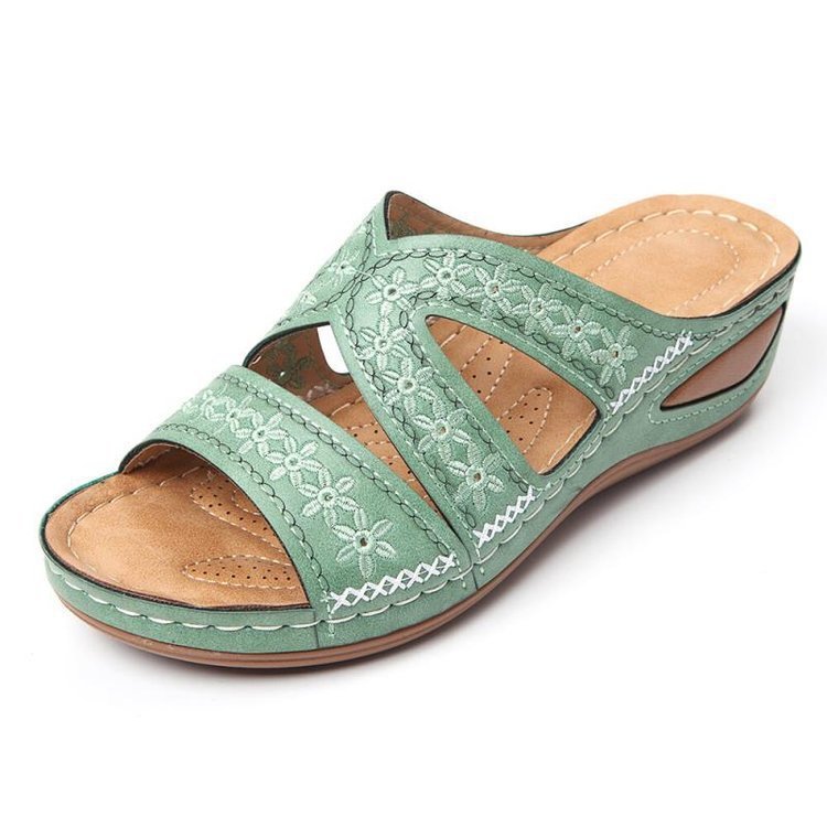 Sandales et pantoufles brodées ORIS WEAR