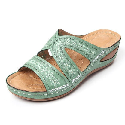 Sandales et pantoufles brodées ORIS WEAR