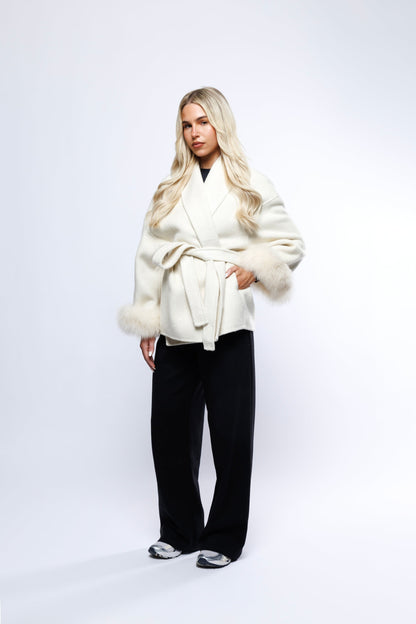 Manteau Ceinturé avec Manches en Fourrure ORIS WEAR