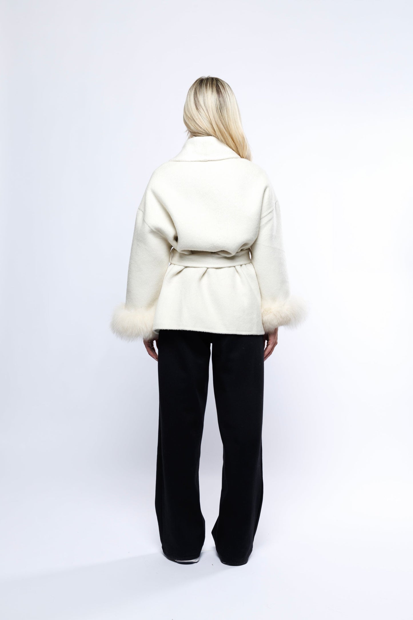 Manteau Ceinturé avec Manches en Fourrure ORIS WEAR